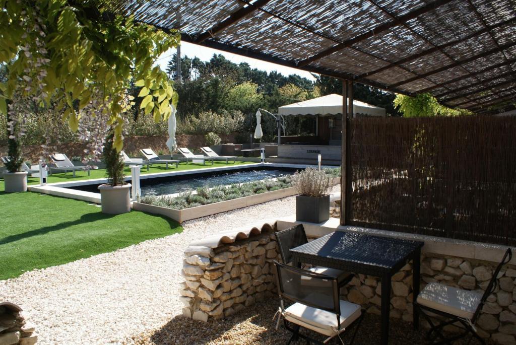 L'Auberge De L'Aubergine Eygalières Buitenkant foto